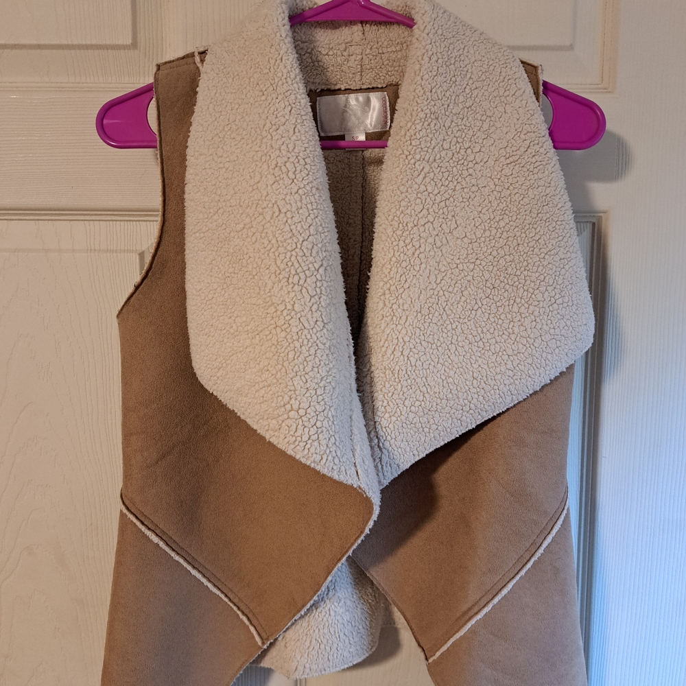 Xhilaration Cream and Tan Sherpa Vest